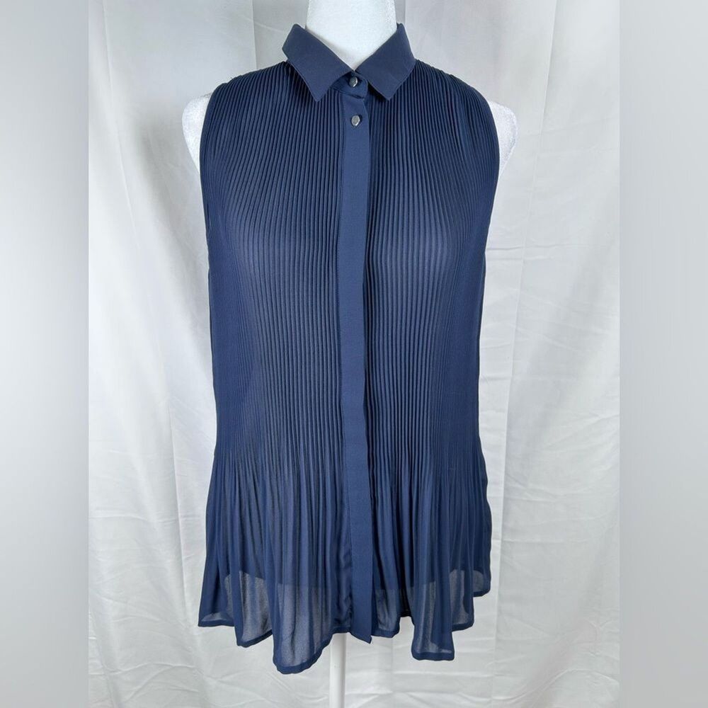 H&M Pleated Sleeveless Blouse Women’s Size 4 Navy Blue Button Front Collared